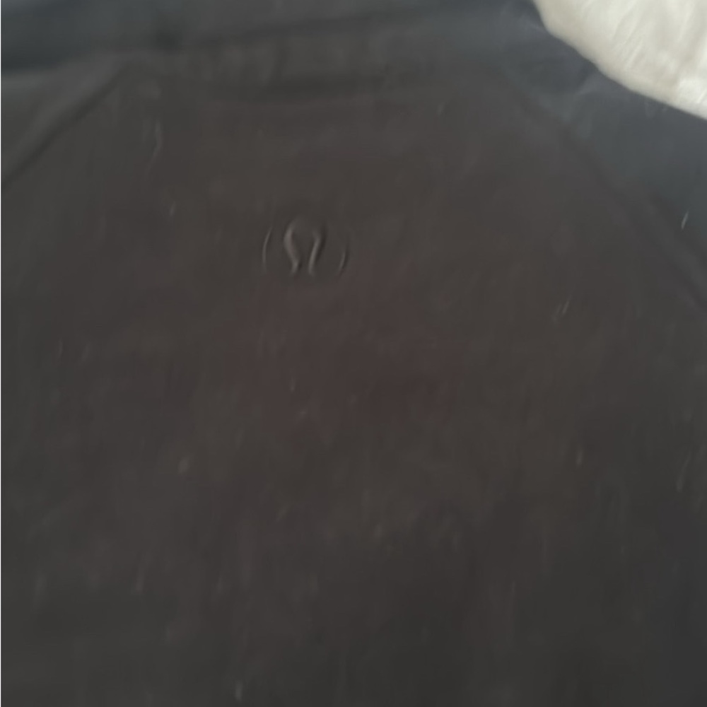 Lululemon jacket sz4
Black zip